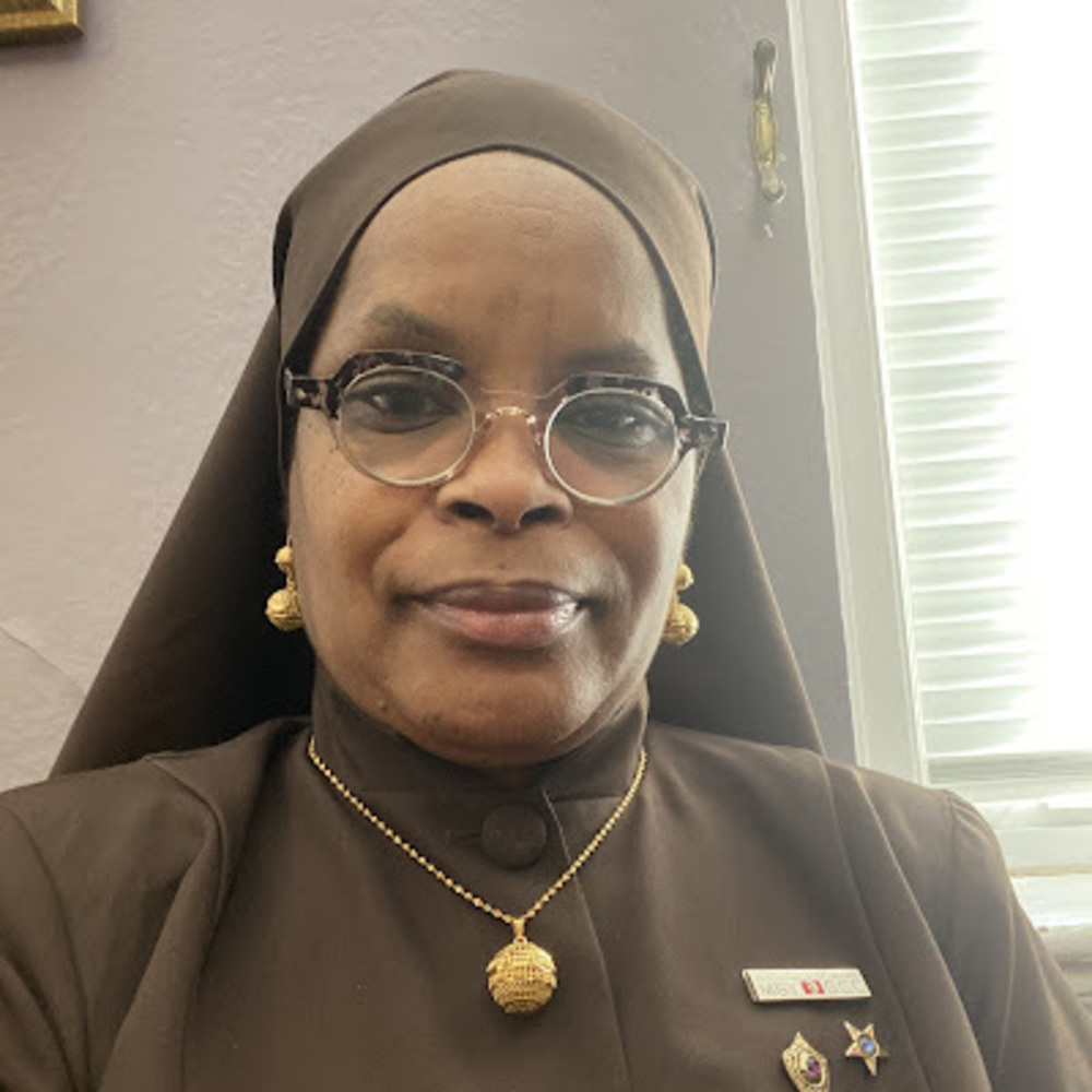 Meet your Posher, Amina